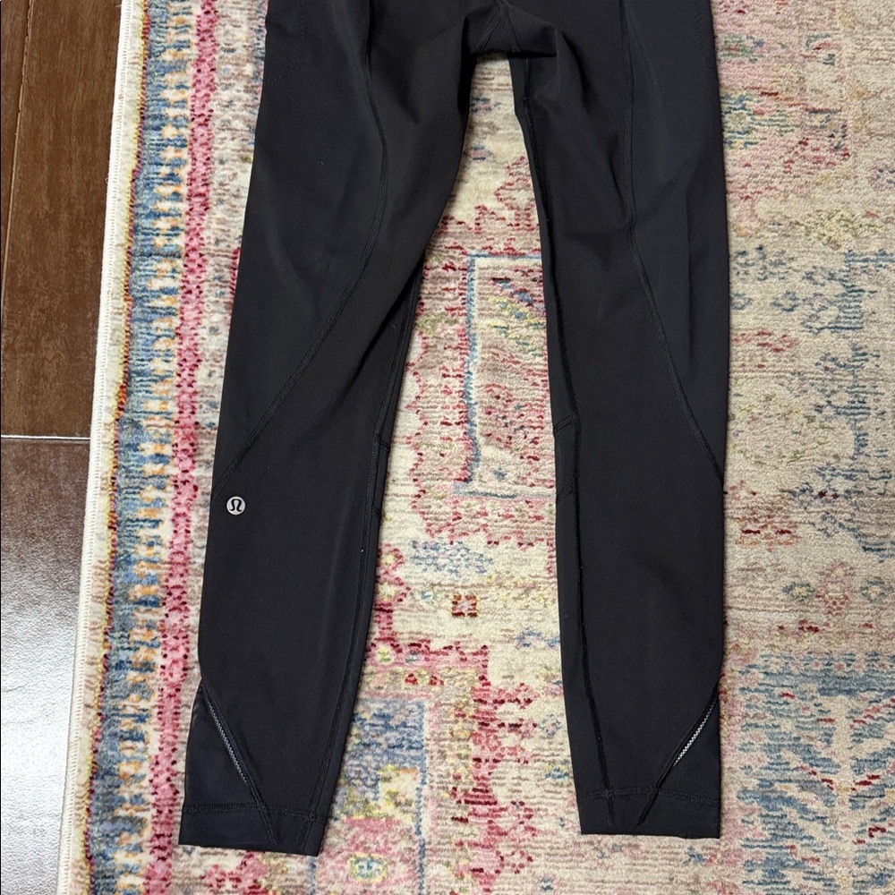 Lululemon size 4 Black Active Zip-Pocket Leggings - Picture 8 of 8